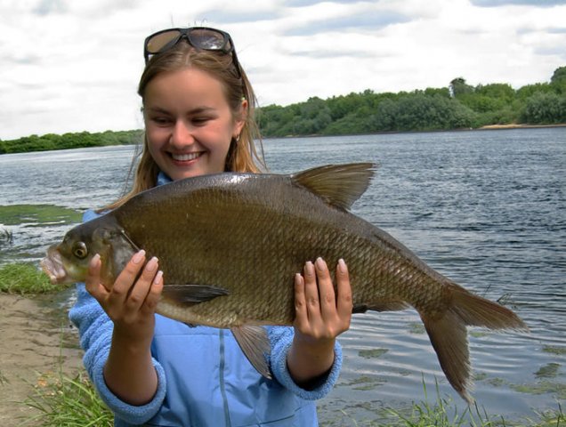 180girls fishing.